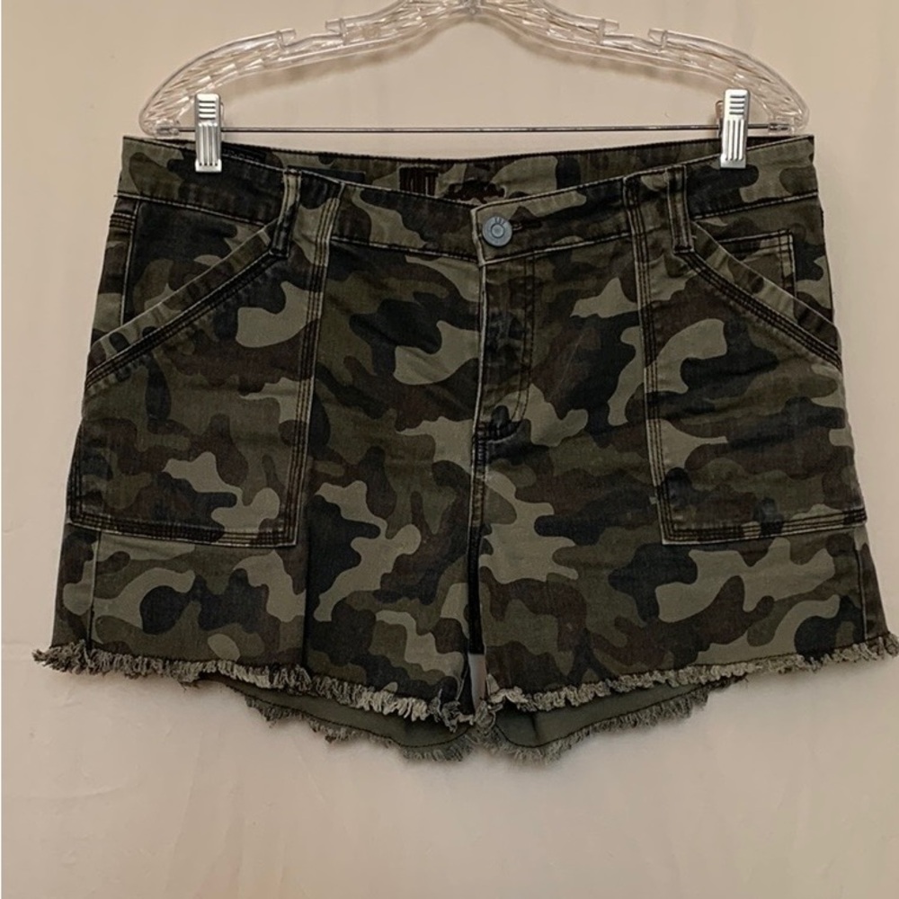KUT from the Kloth - Camo Print Women Shorts - Women's Size 12